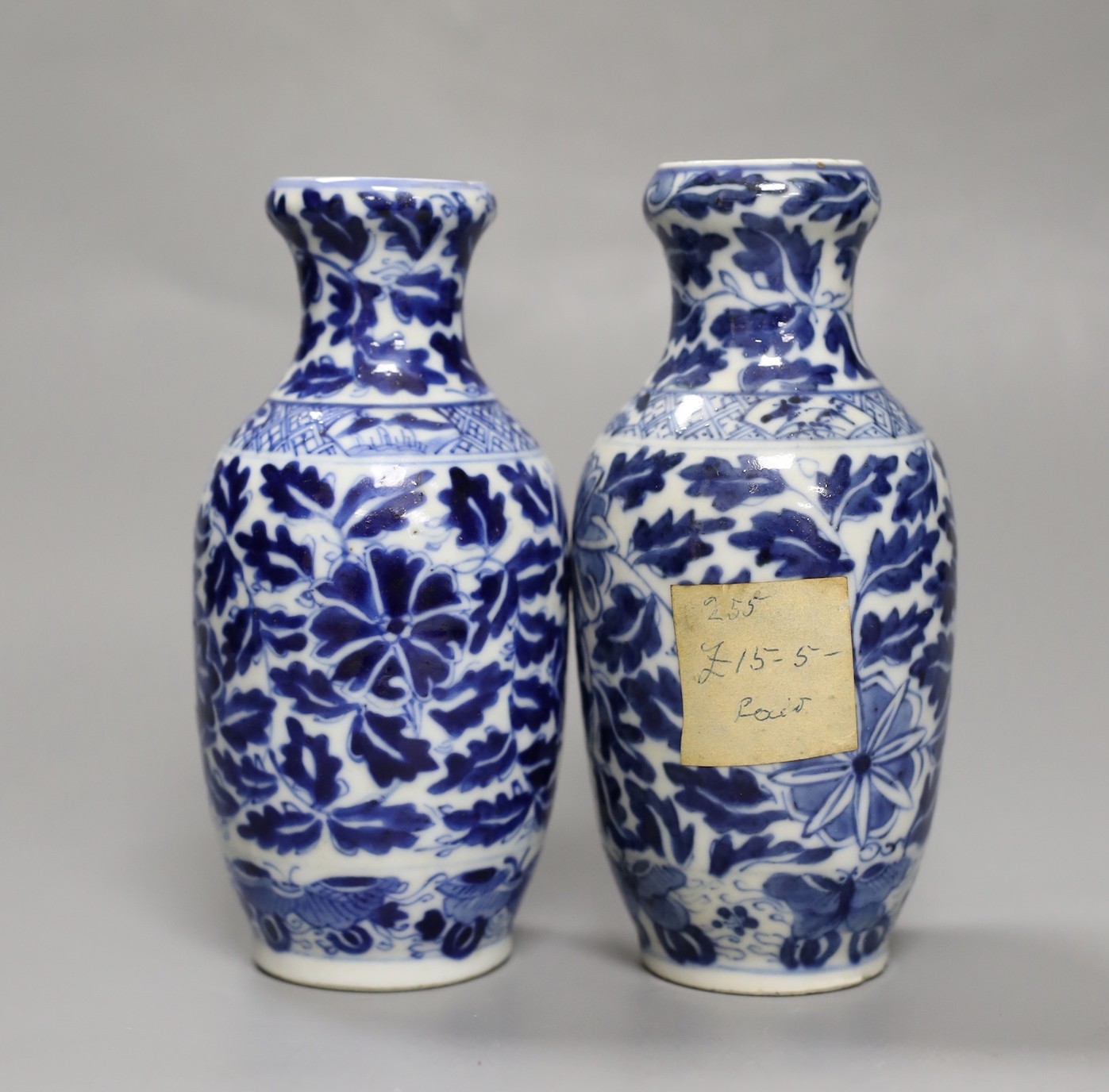 A pair of Chinese blue and white vases, c.1900. 16cm